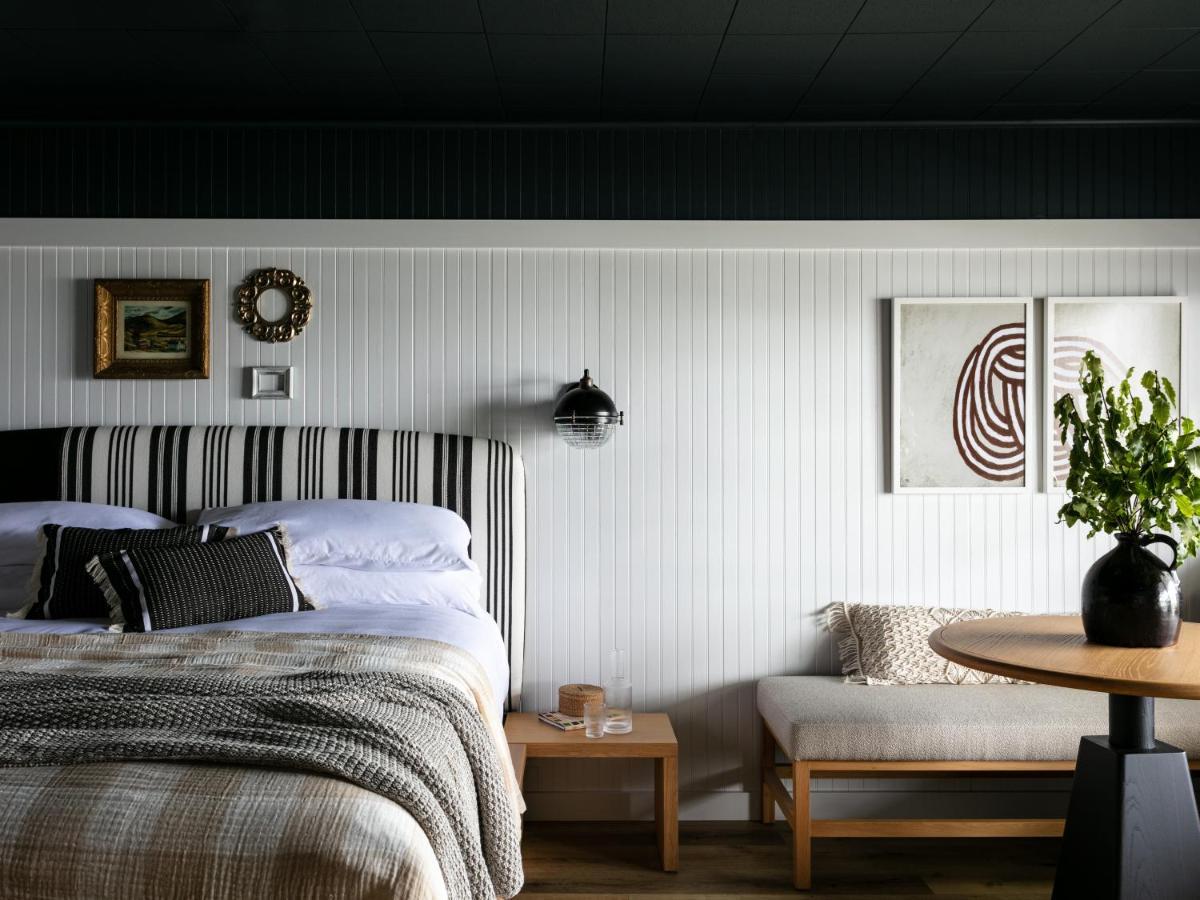 Bluebird Ocean Point Inn Bagian luar foto
