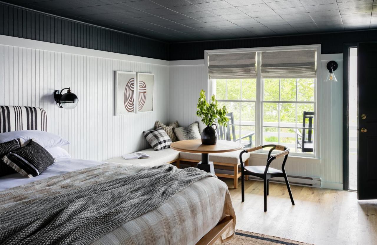 Bluebird Ocean Point Inn Bagian luar foto