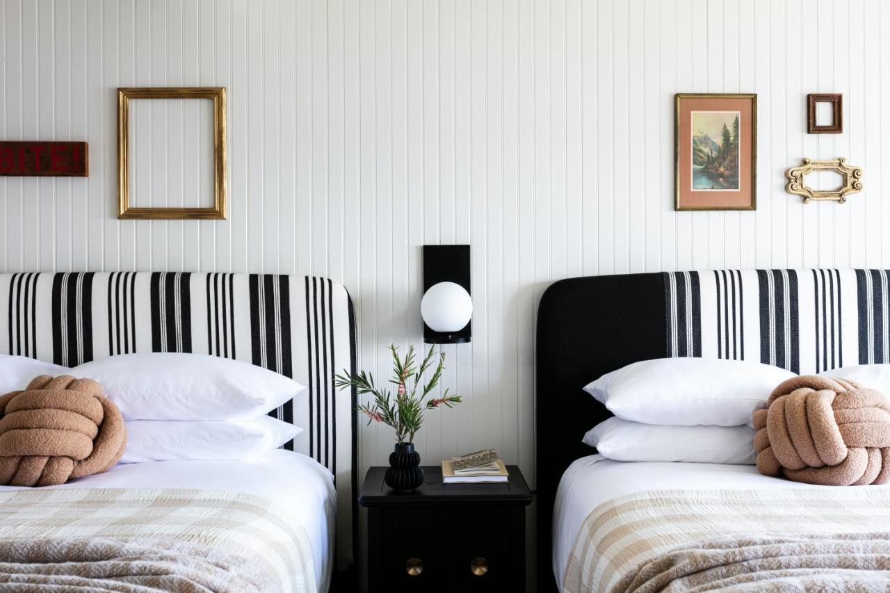 Bluebird Ocean Point Inn Bagian luar foto