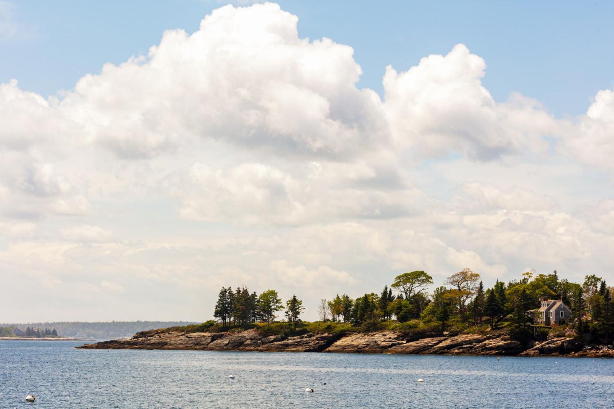 Bluebird Ocean Point Inn Bagian luar foto