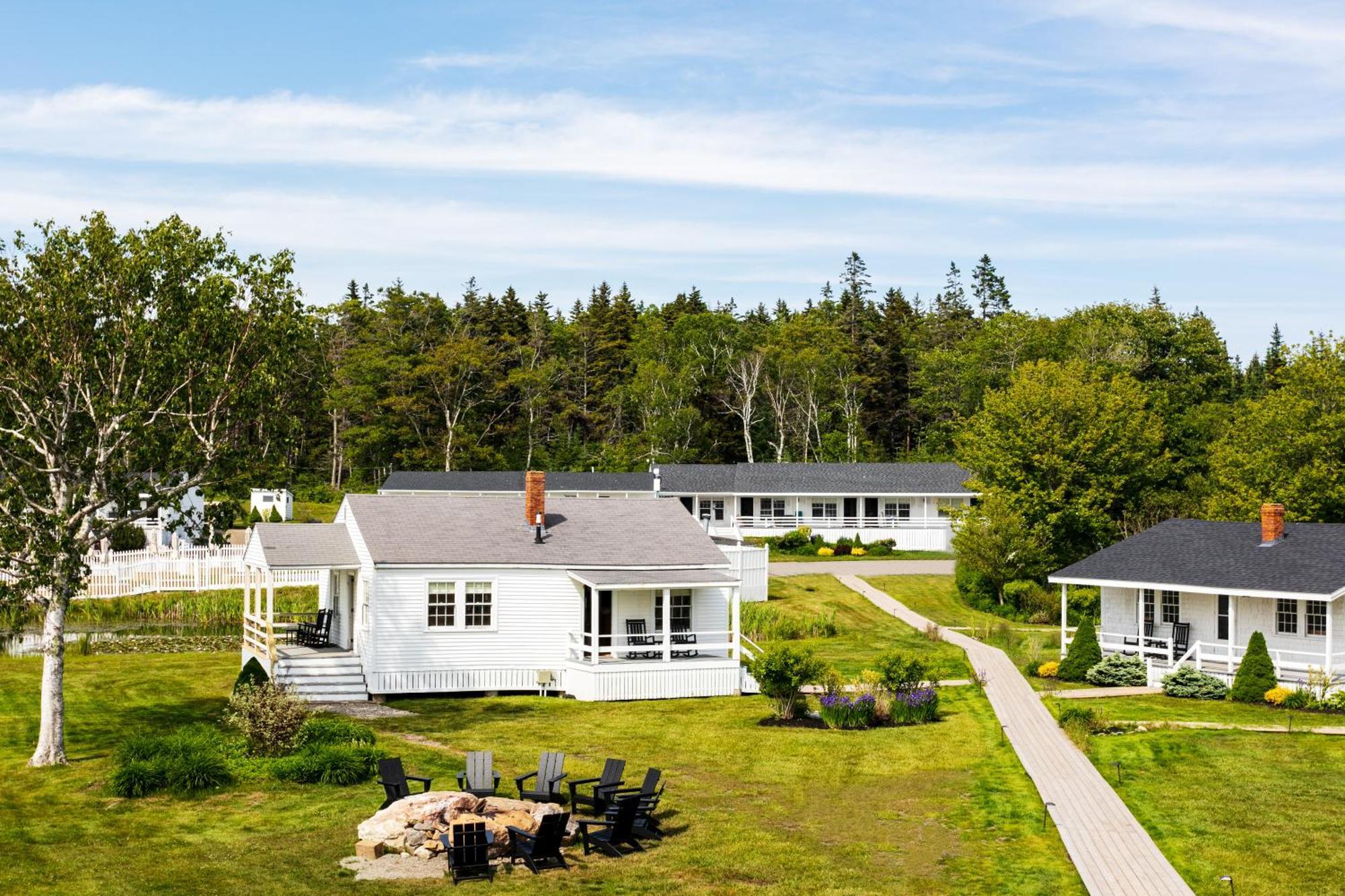 Bluebird Ocean Point Inn Bagian luar foto